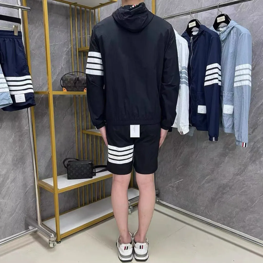 ：F 36（TB ） In Stock THOM BROWNE .TB Classic White Same Style ：White/Gray/Navy Blue/Black Size：1/2/3/4